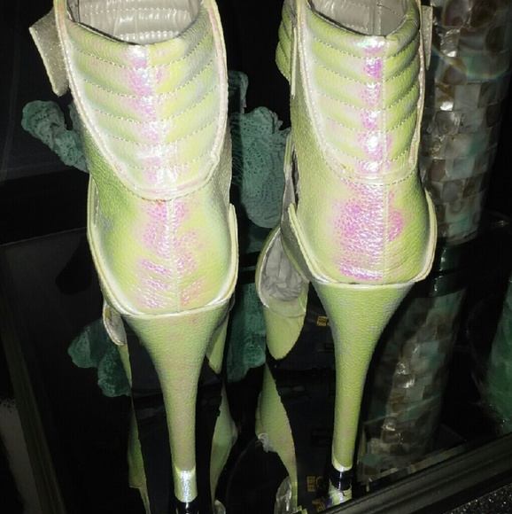 Platform booties - Picture 2 of 4